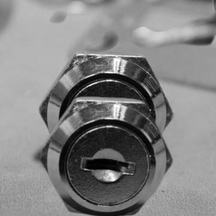 zamek_kufer_sakwa (1).jpg